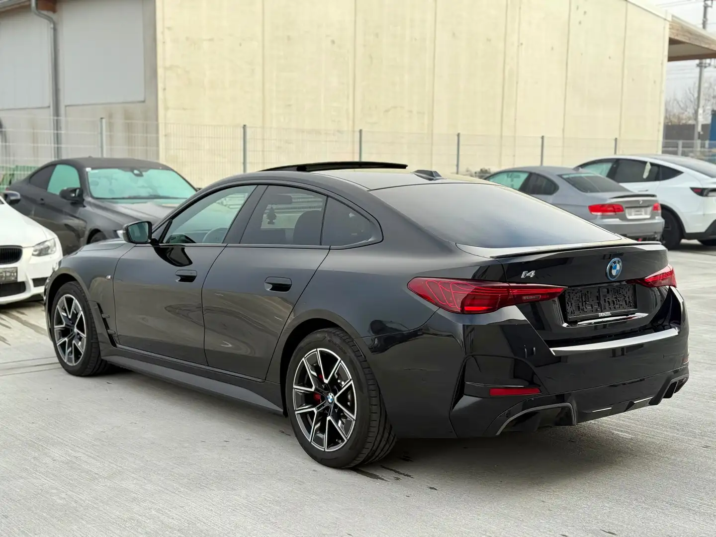 BMW i4 i4 Gran Coupe eDrive35 67,1kWh,M-Packet,VOLLAUSTAT Schwarz - 2
