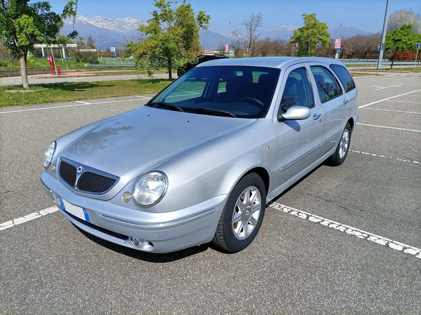 Lancia Lybra SW LX 1.9 jtd 116cv Plateado - 1