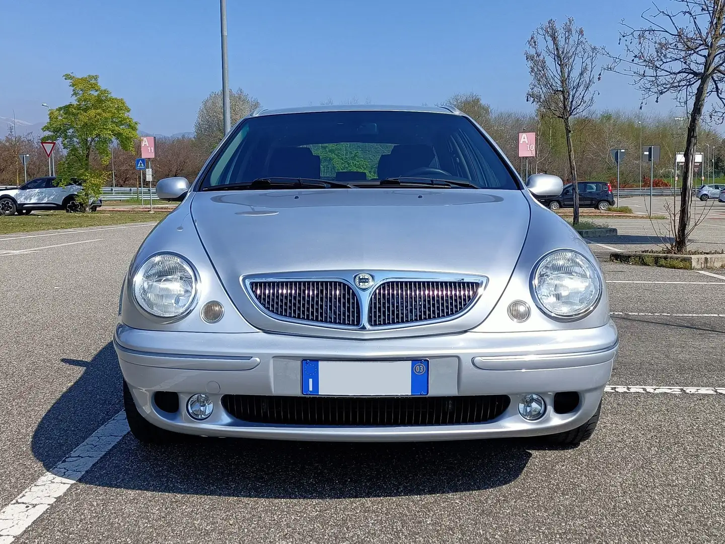 Lancia Lybra SW LX 1.9 jtd 116cv Plateado - 2
