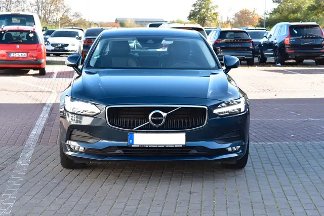 Volvo S90 view 3