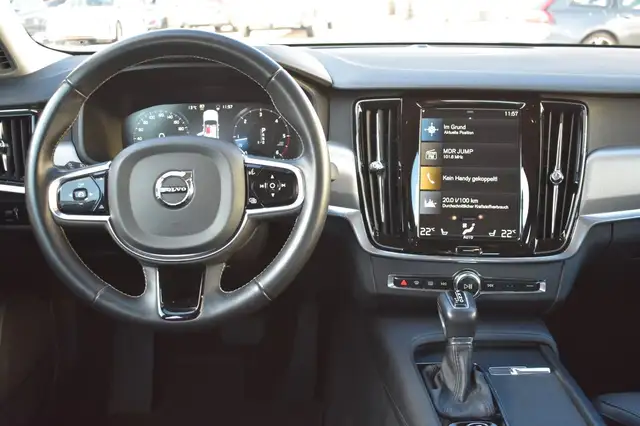 Volvo S90 view 11
