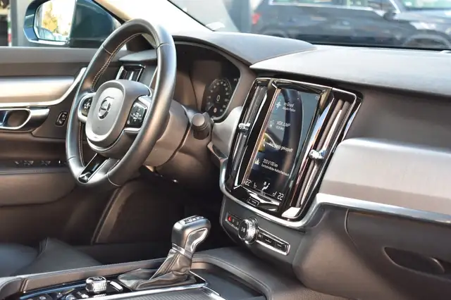 Volvo S90 view 9