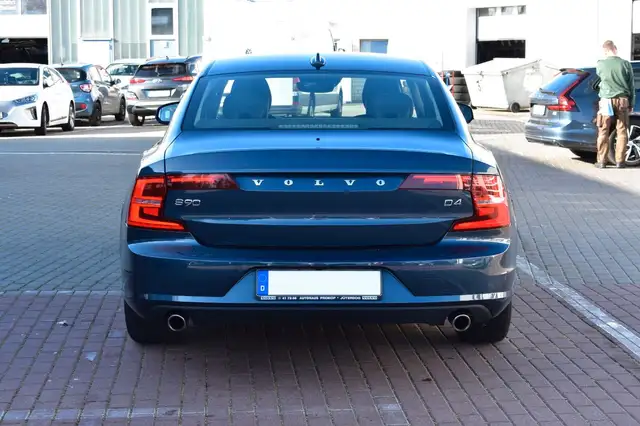 Volvo S90 view 4