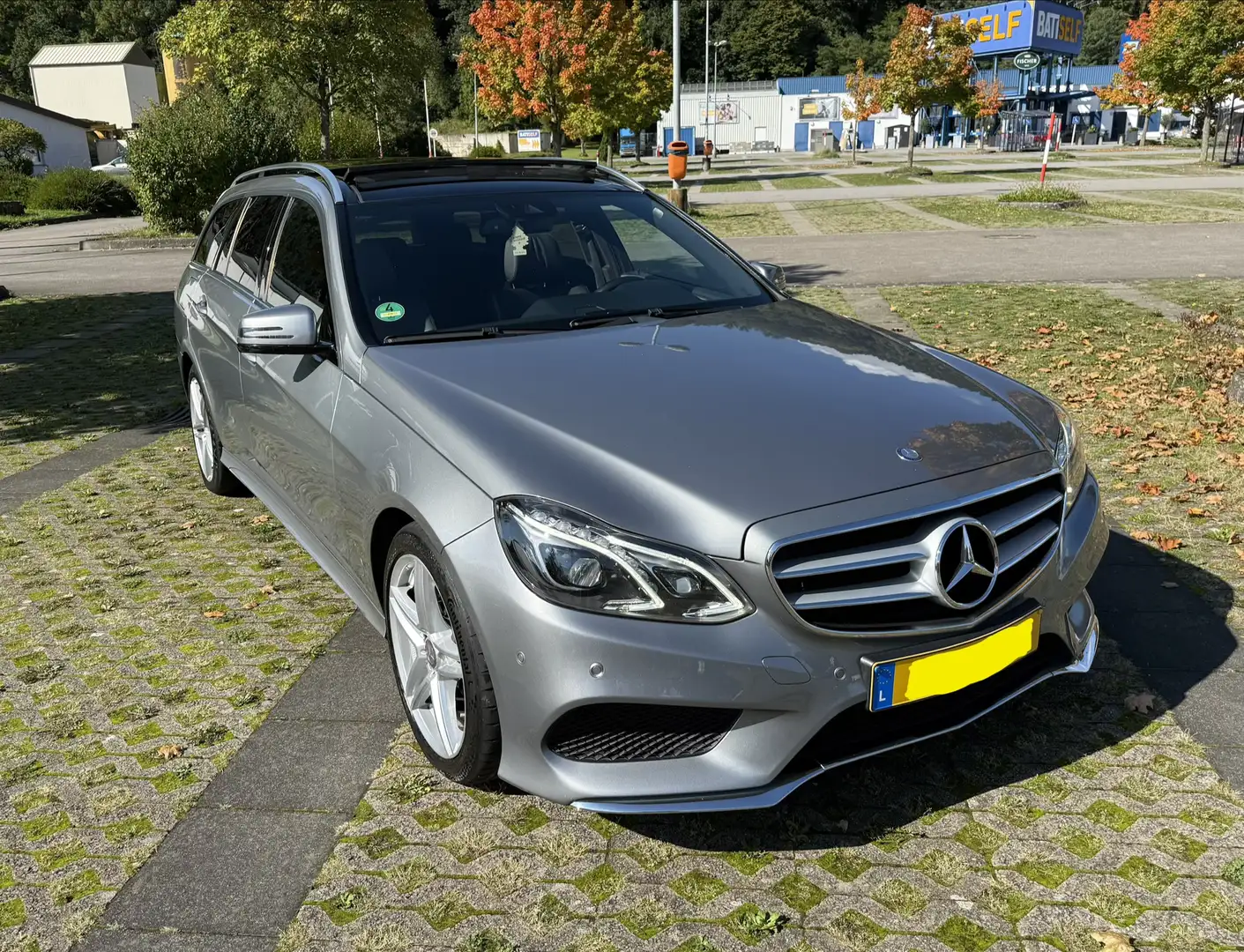 Mercedes-Benz E 300 T BlueTEC 7G-TRONIC Avantgarde AMG Scheckheft Argent - 1