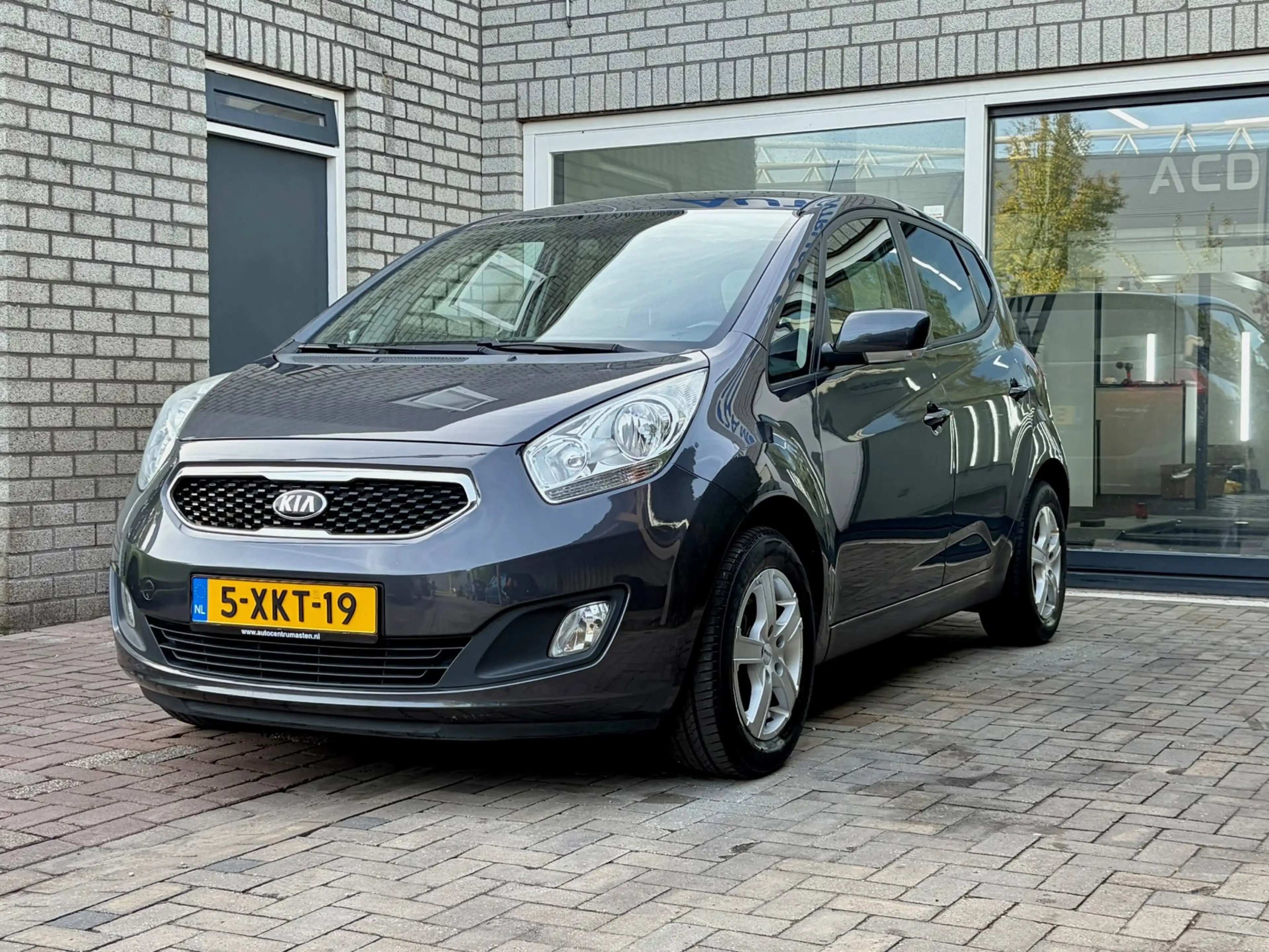 Kia Venga 1.4 CVVT ExecutiveLine — photo 5