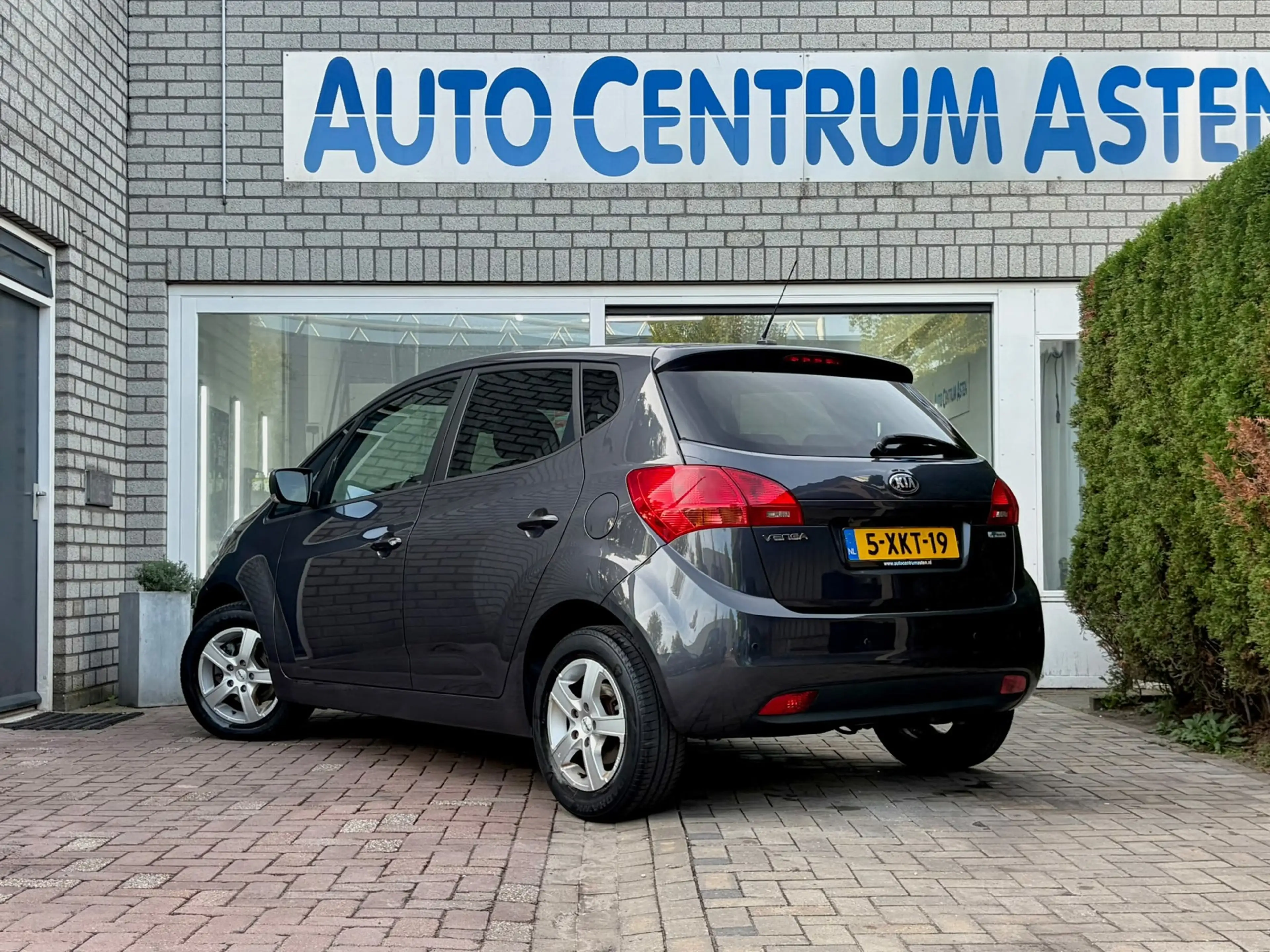 Kia Venga 1.4 CVVT ExecutiveLine — photo 2