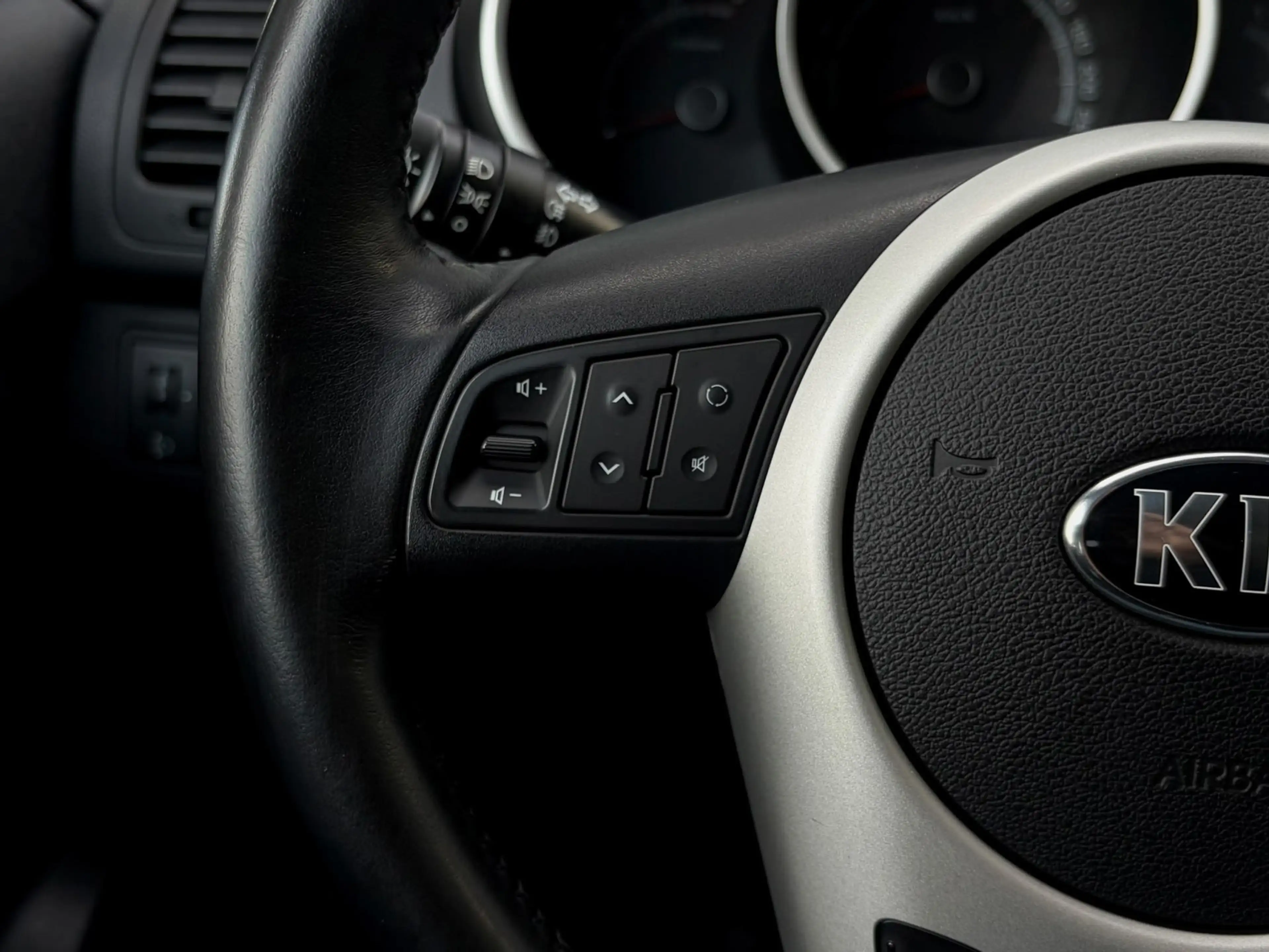 Kia Venga 1.4 CVVT ExecutiveLine — photo 8