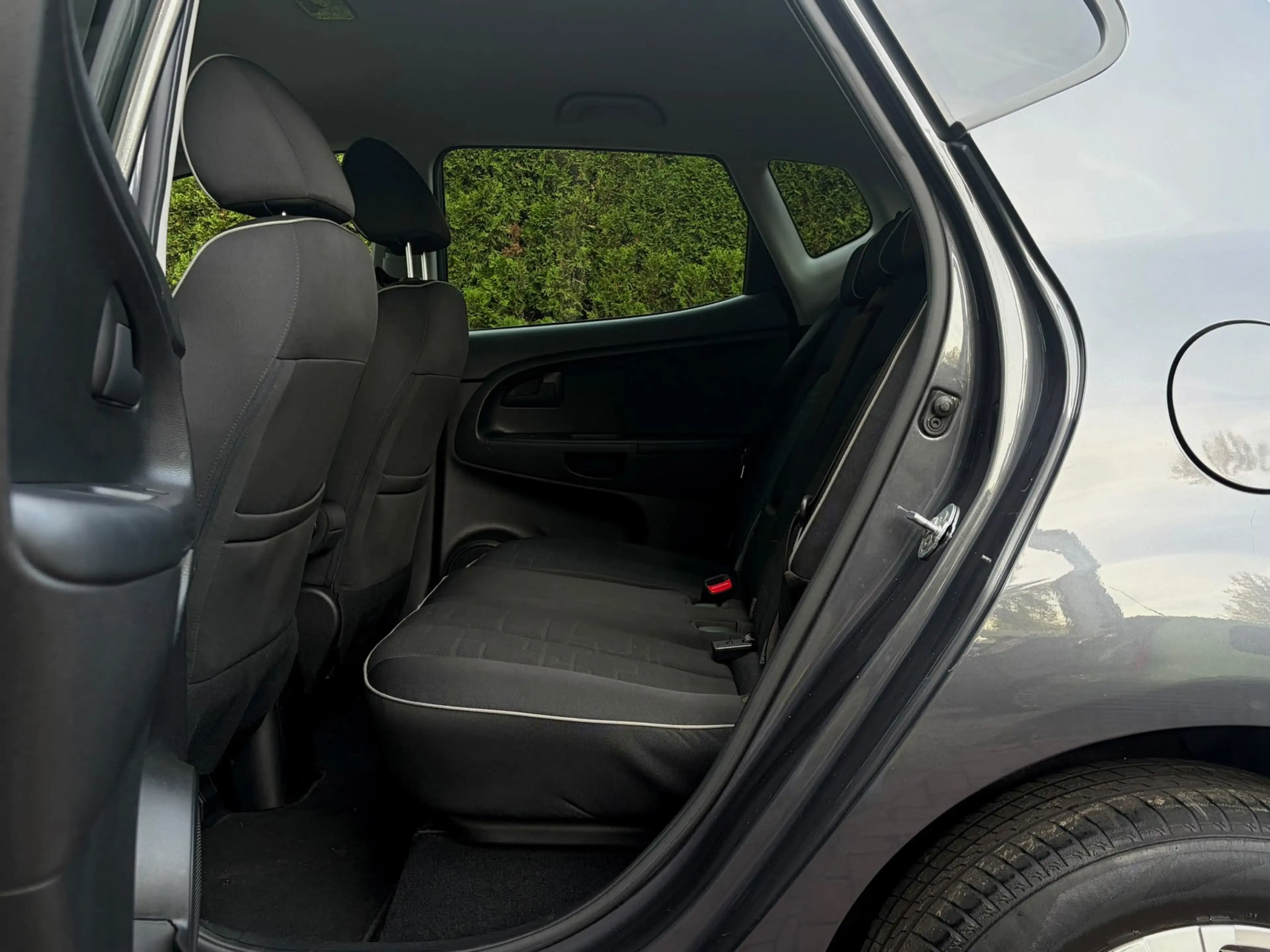 Kia Venga 1.4 CVVT ExecutiveLine — photo 15