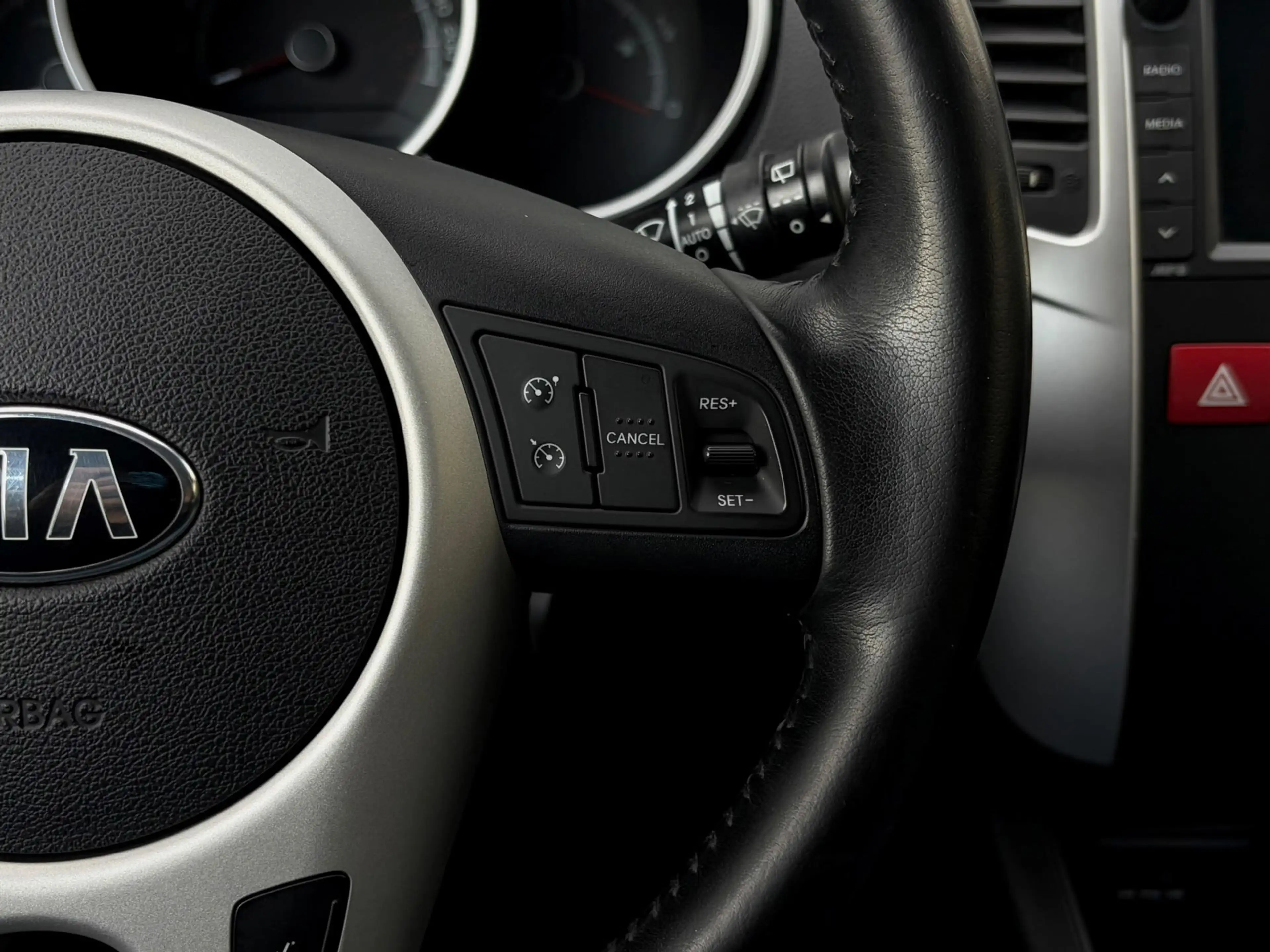 Kia Venga 1.4 CVVT ExecutiveLine — photo 9