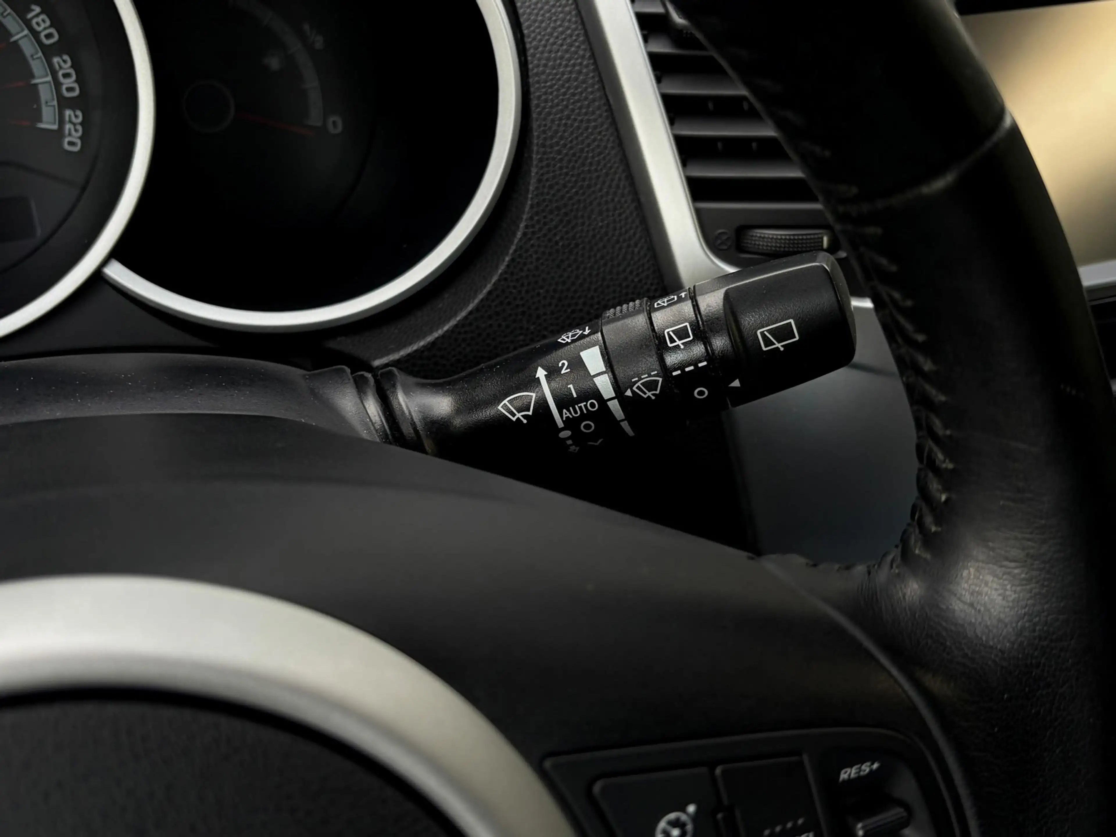 Kia Venga 1.4 CVVT ExecutiveLine — photo 12