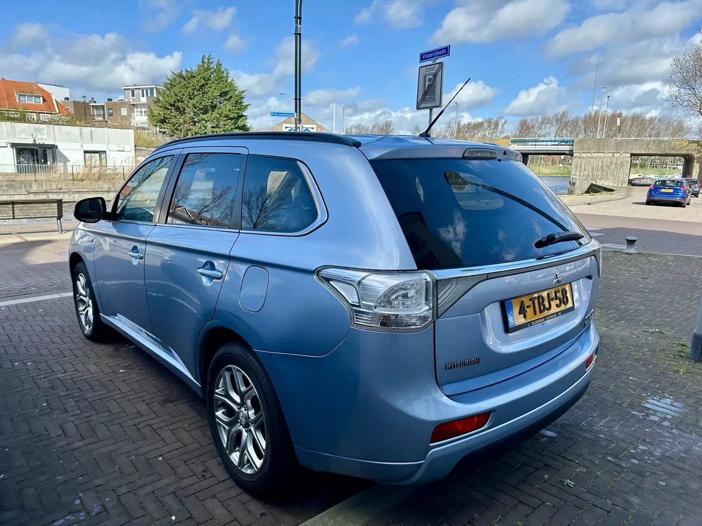 Mitsubishi Outlander 2.0 PHEV Instyle+ | Panoramadak | Stoelverwarming Blauw - 2