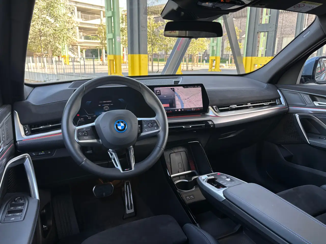 BMW iX2 66.5 kWh eDrive20 M Pack / Light Pack / Black Pack, миниатюра 7
