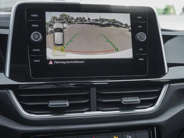 Volkswagen T-Roc view 13