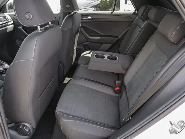 Volkswagen T-Roc view 16