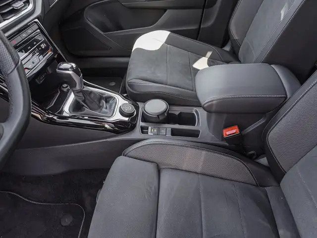 Volkswagen T-Roc view 15