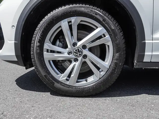 Volkswagen T-Roc view 7