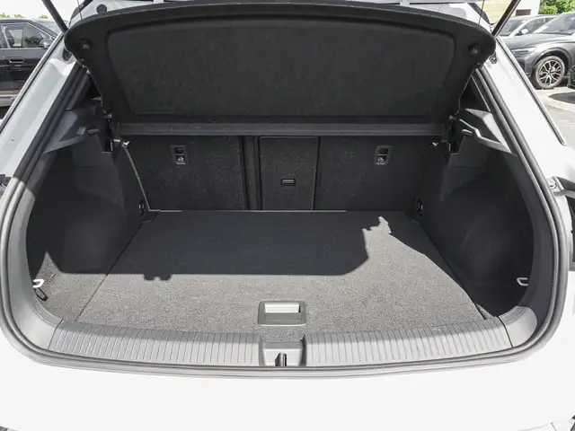 Volkswagen T-Roc view 17