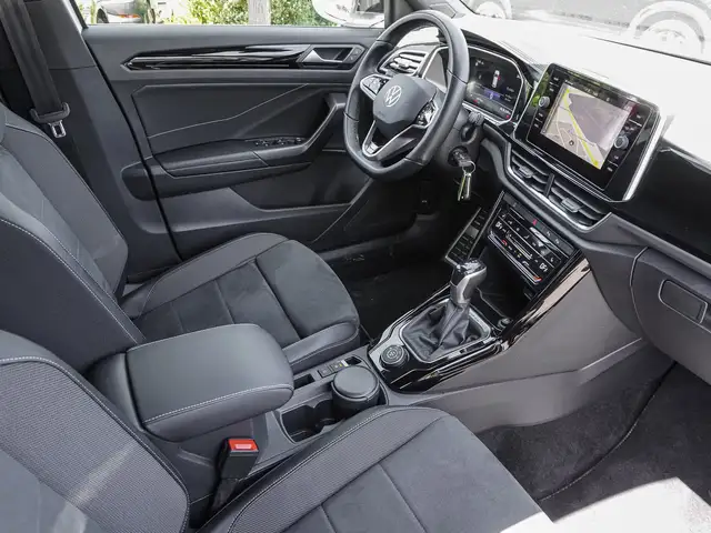 Volkswagen T-Roc view 8