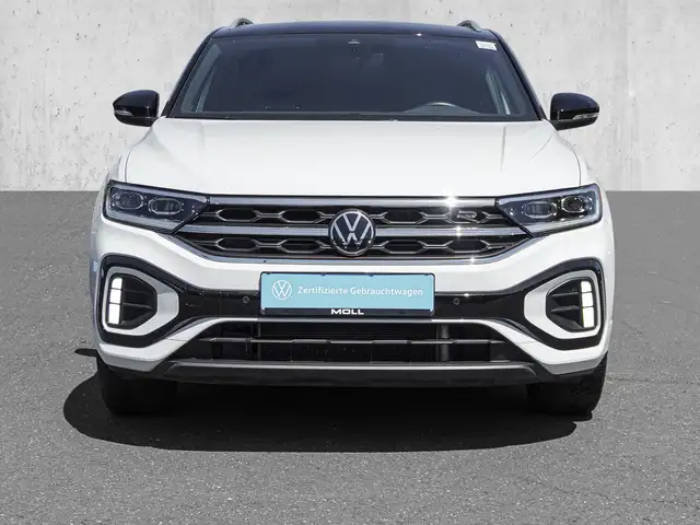 Volkswagen T-Roc view 3