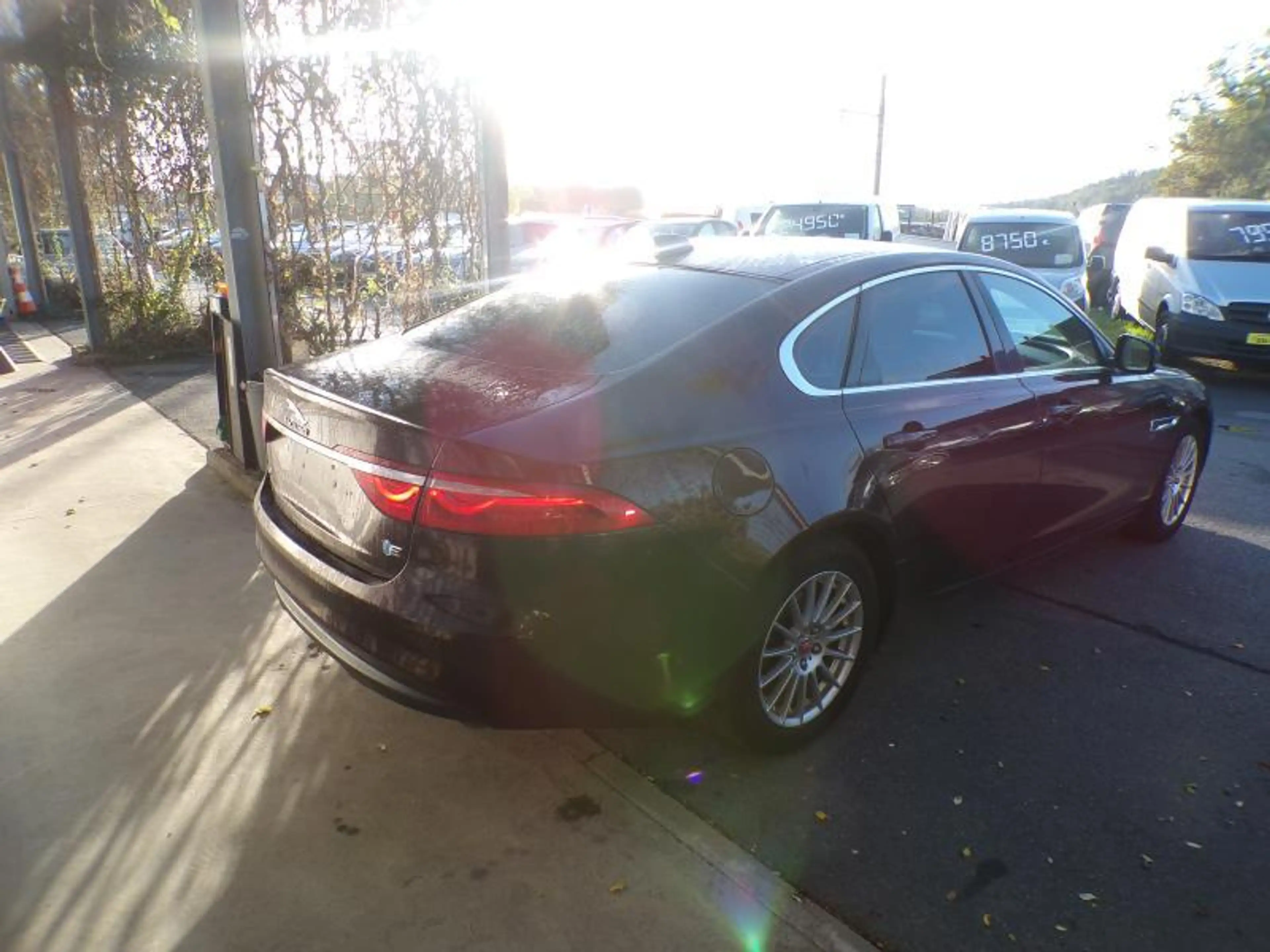Jaguar XF 2.0D 163cv Bordeaux 12/16 6000€ Marchand GPS — photo 4