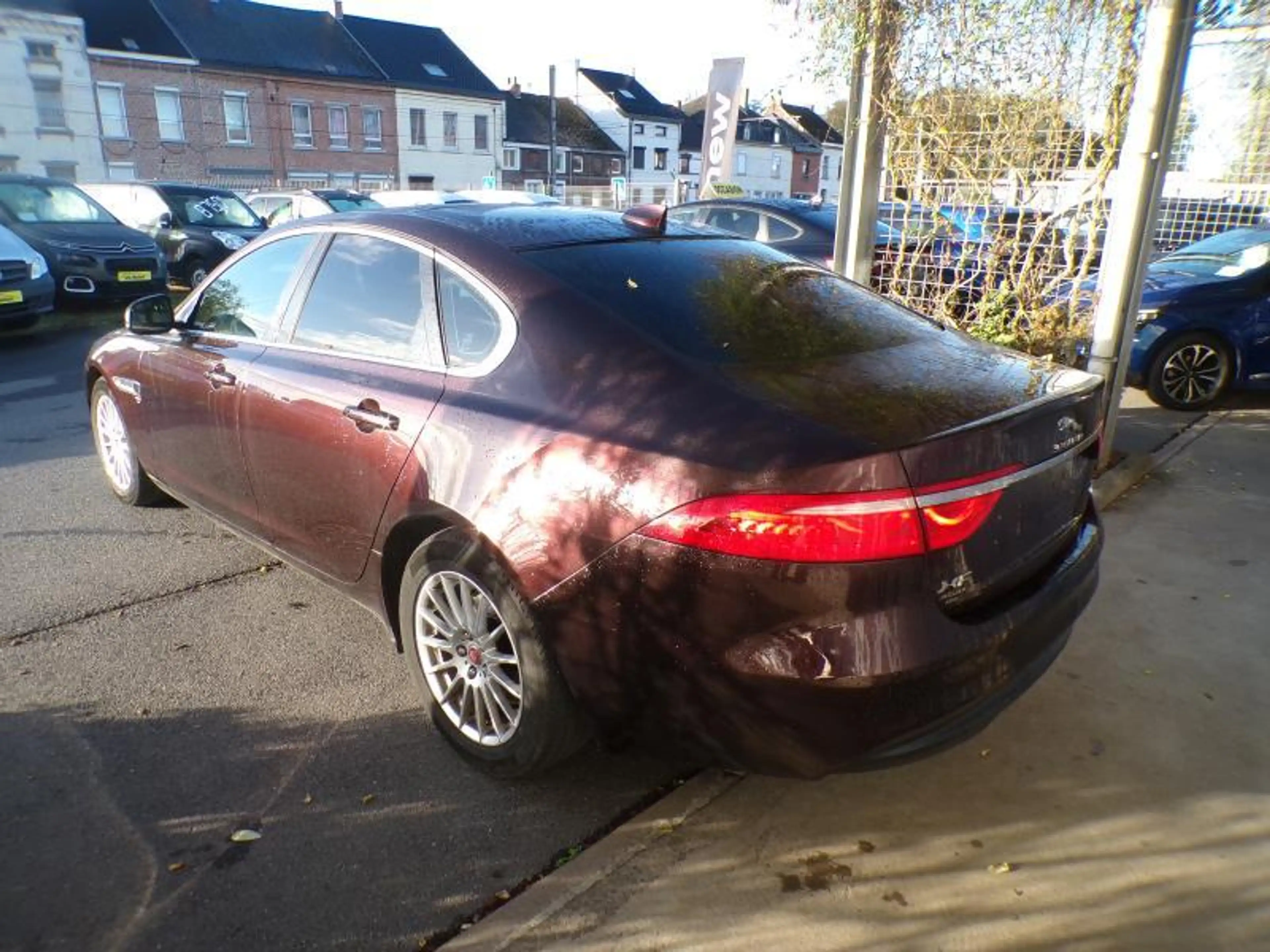 Jaguar XF 2.0D 163cv Bordeaux 12/16 6000€ Marchand GPS — photo 5