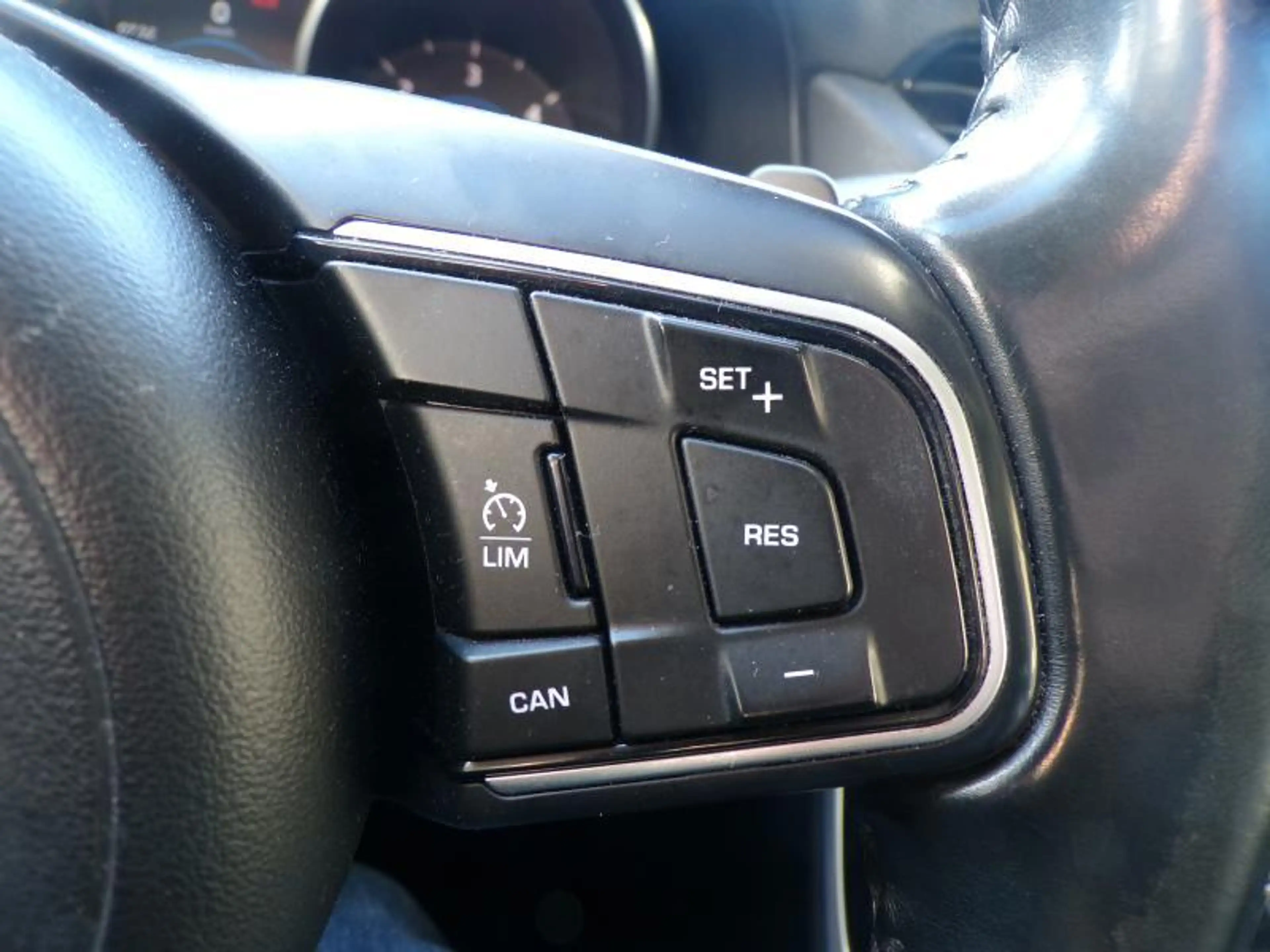 Jaguar XF 2.0D 163cv Bordeaux 12/16 6000€ Marchand GPS — photo 12