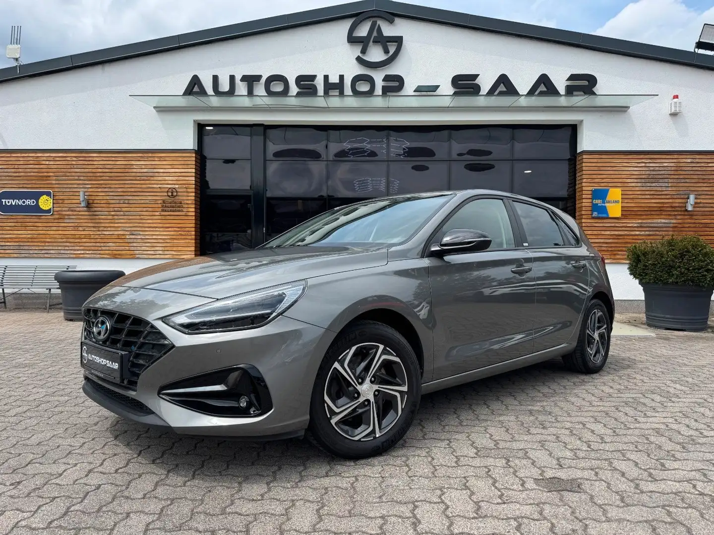 Hyundai i30 Intro Edition Grau - 1