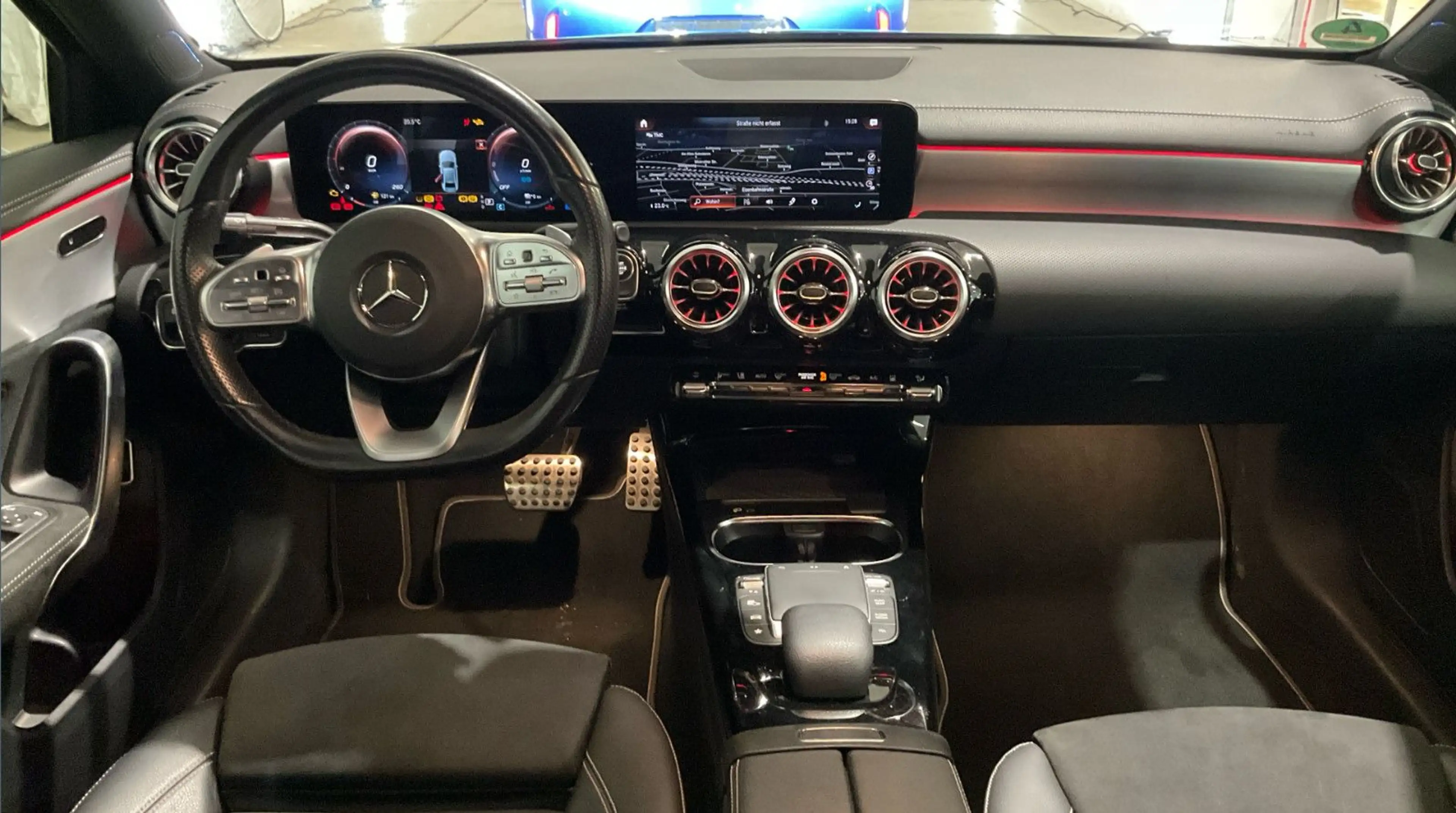Mercedes-Benz A 250 e Limousine EDITION AMG LINE WIDESCREEN*LE — photo 2
