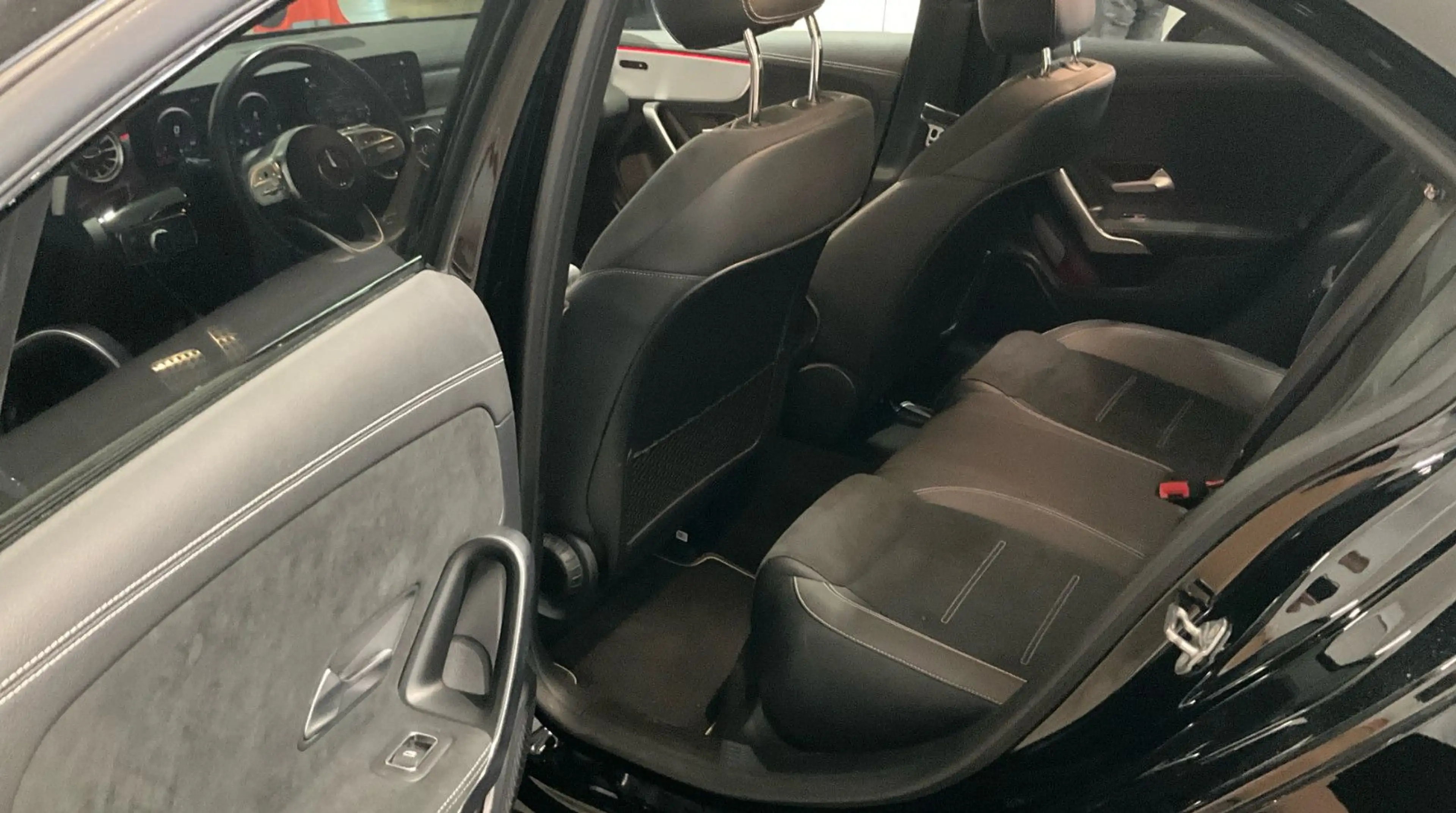 Mercedes-Benz A 250 e Limousine EDITION AMG LINE WIDESCREEN*LE — photo 4