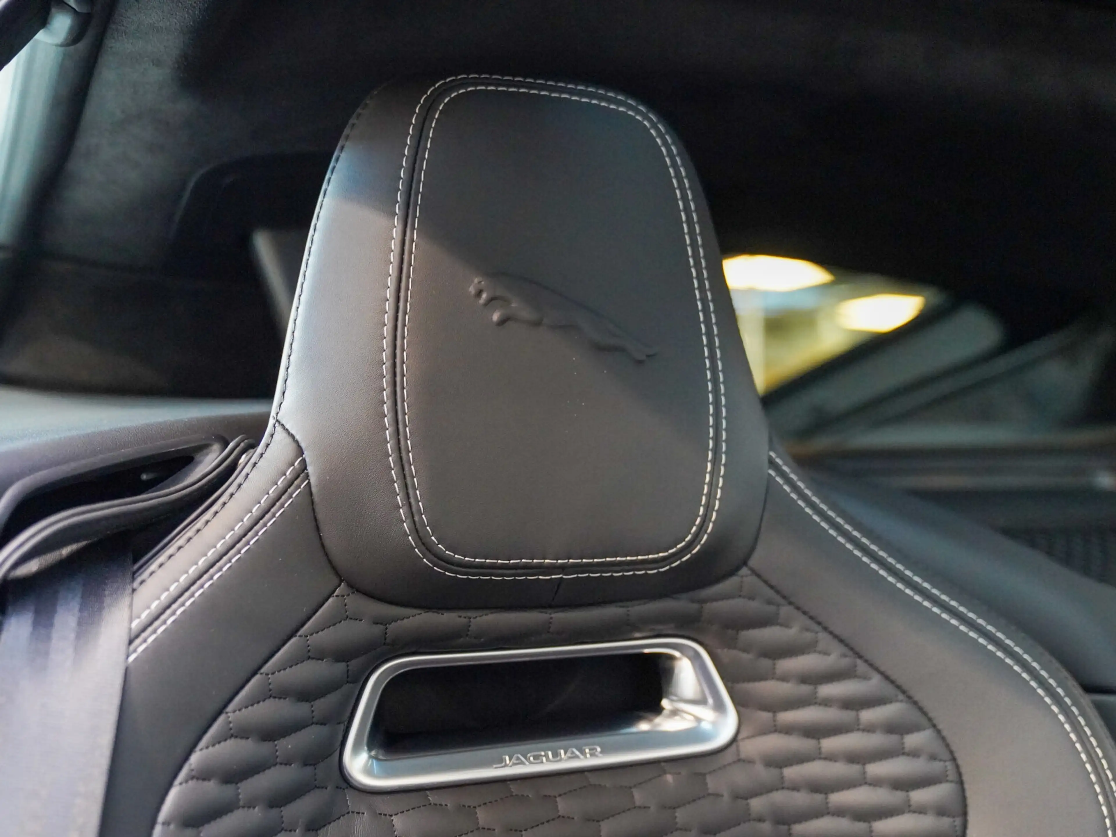 Jaguar F-Type R 5.0 V8 AWD Performance Sitze Pano — photo 12