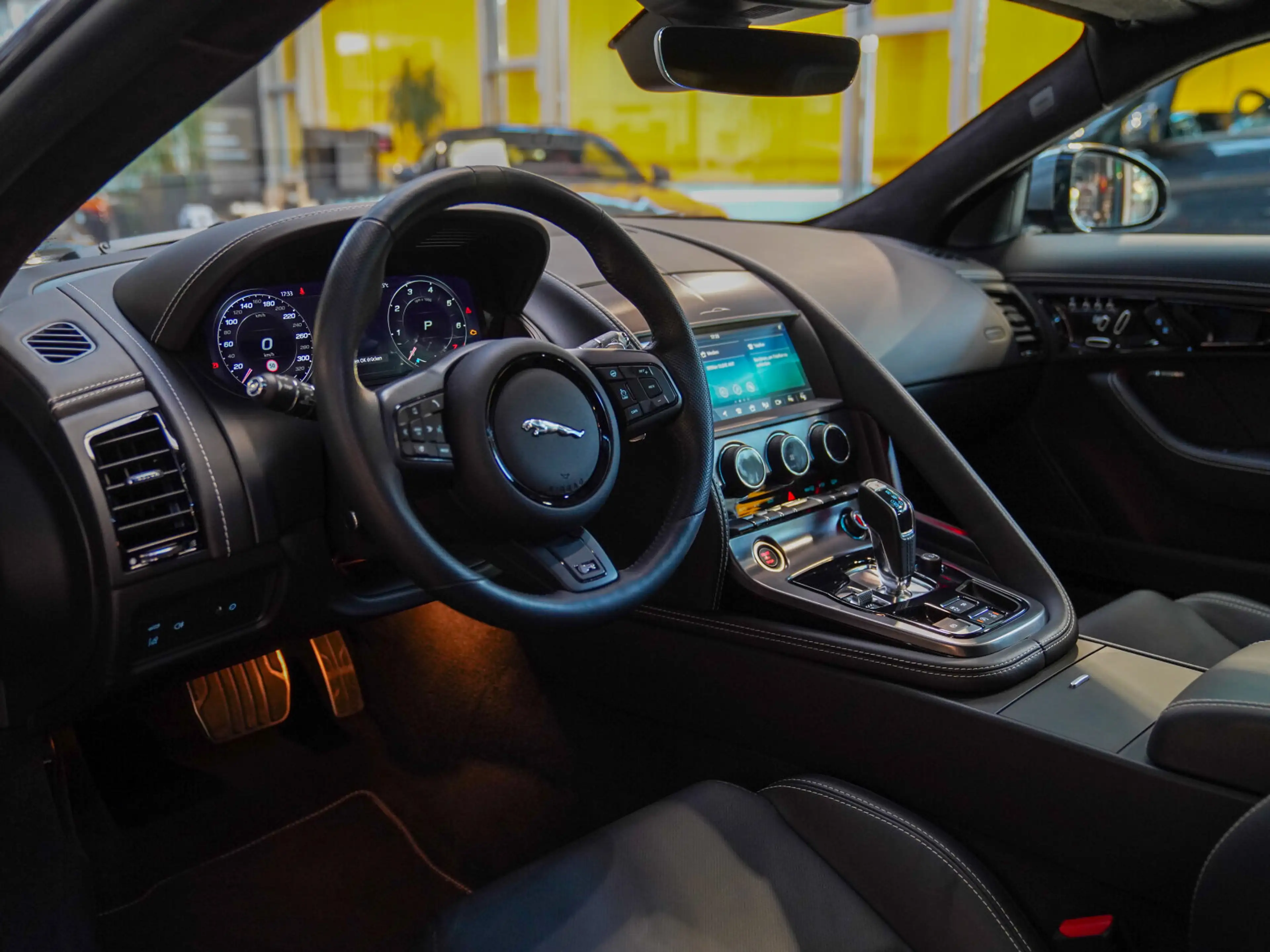 Jaguar F-Type R 5.0 V8 AWD Performance Sitze Pano — photo 17