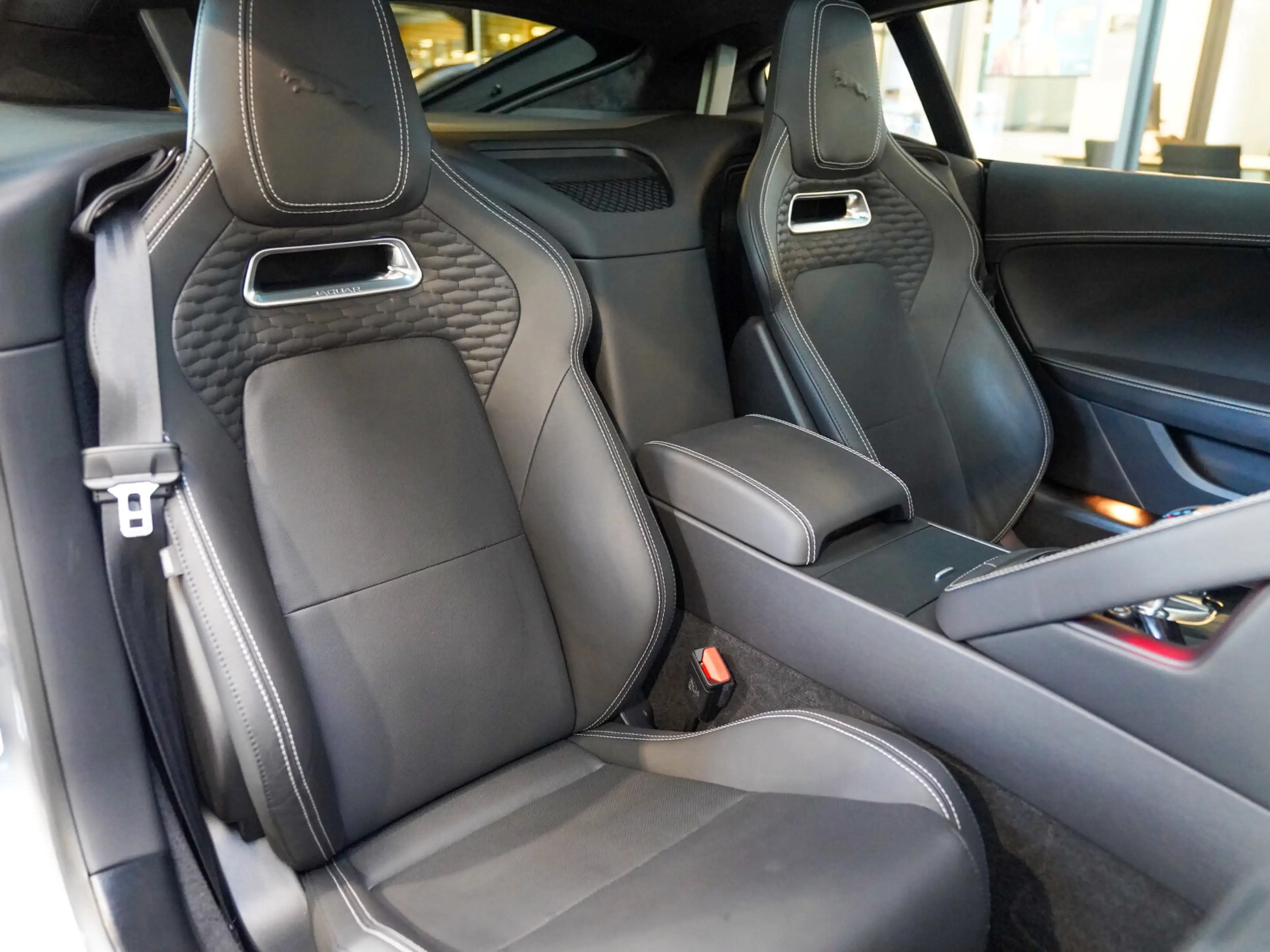 Jaguar F-Type R 5.0 V8 AWD Performance Sitze Pano — photo 11