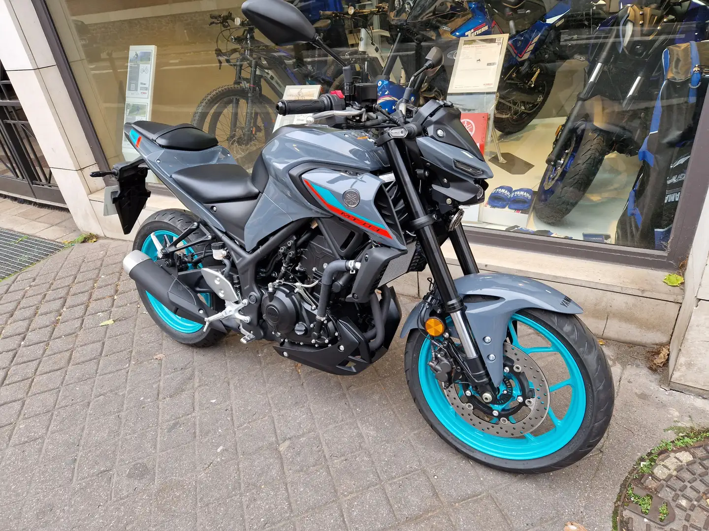 Yamaha MT-03 Gri - 2