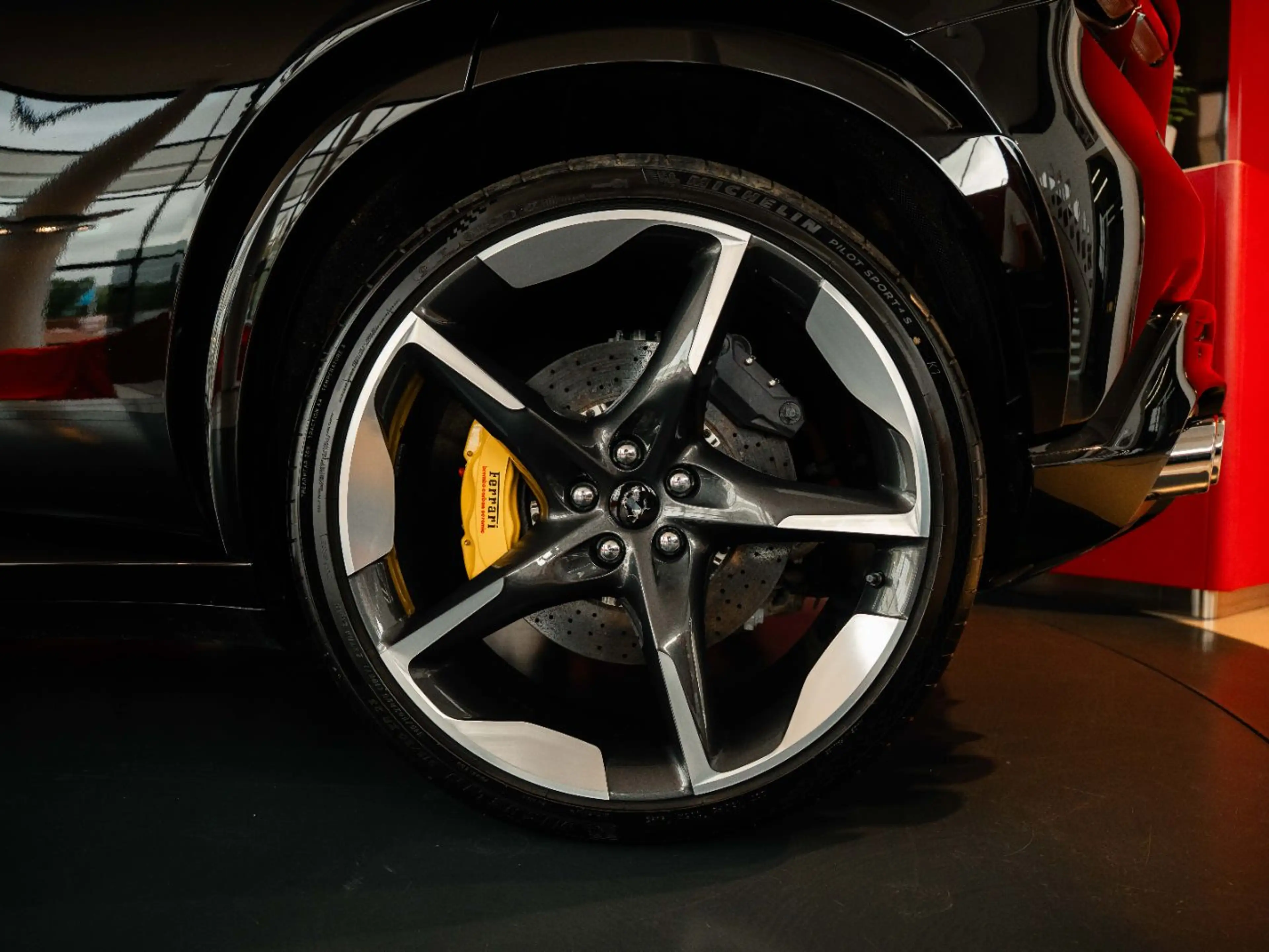 Ferrari Purosangue Panoramadach*Lift*Surround View* — photo 11