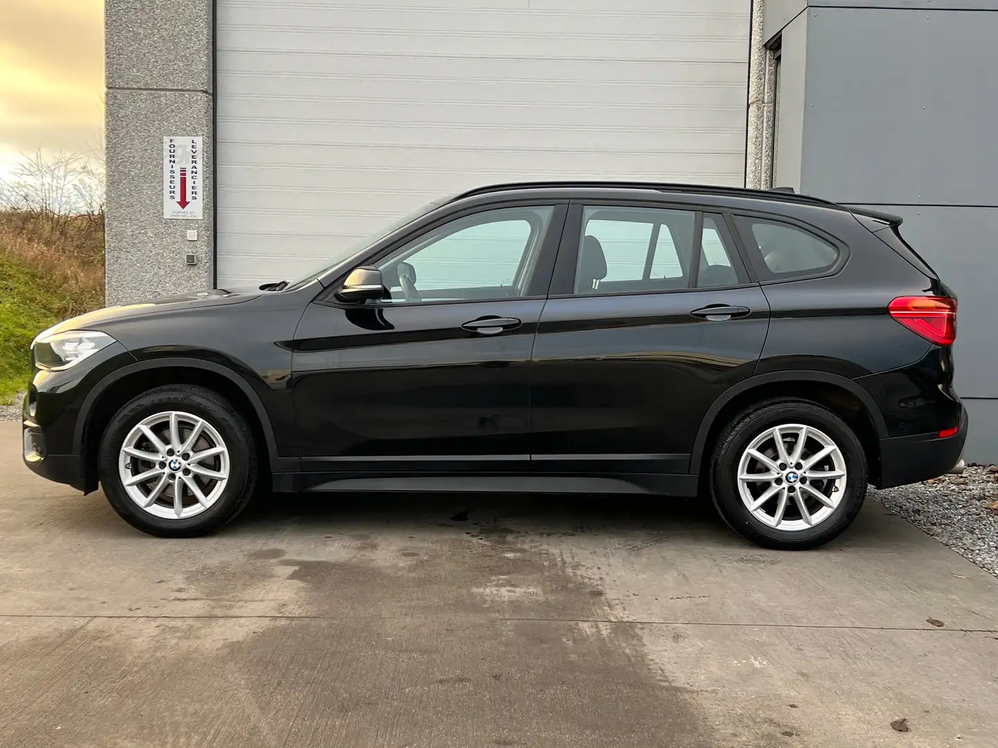 BMW X1 1.5i sDrive18 OPF (EU6d-TEMP) Zwart - 2