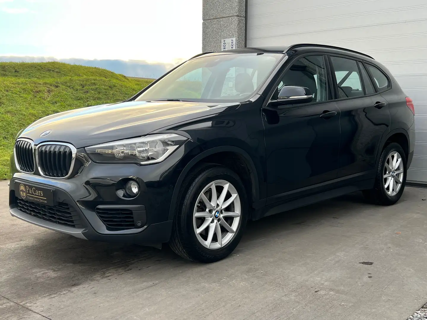 BMW X1 1.5i sDrive18 OPF (EU6d-TEMP) Zwart - 1