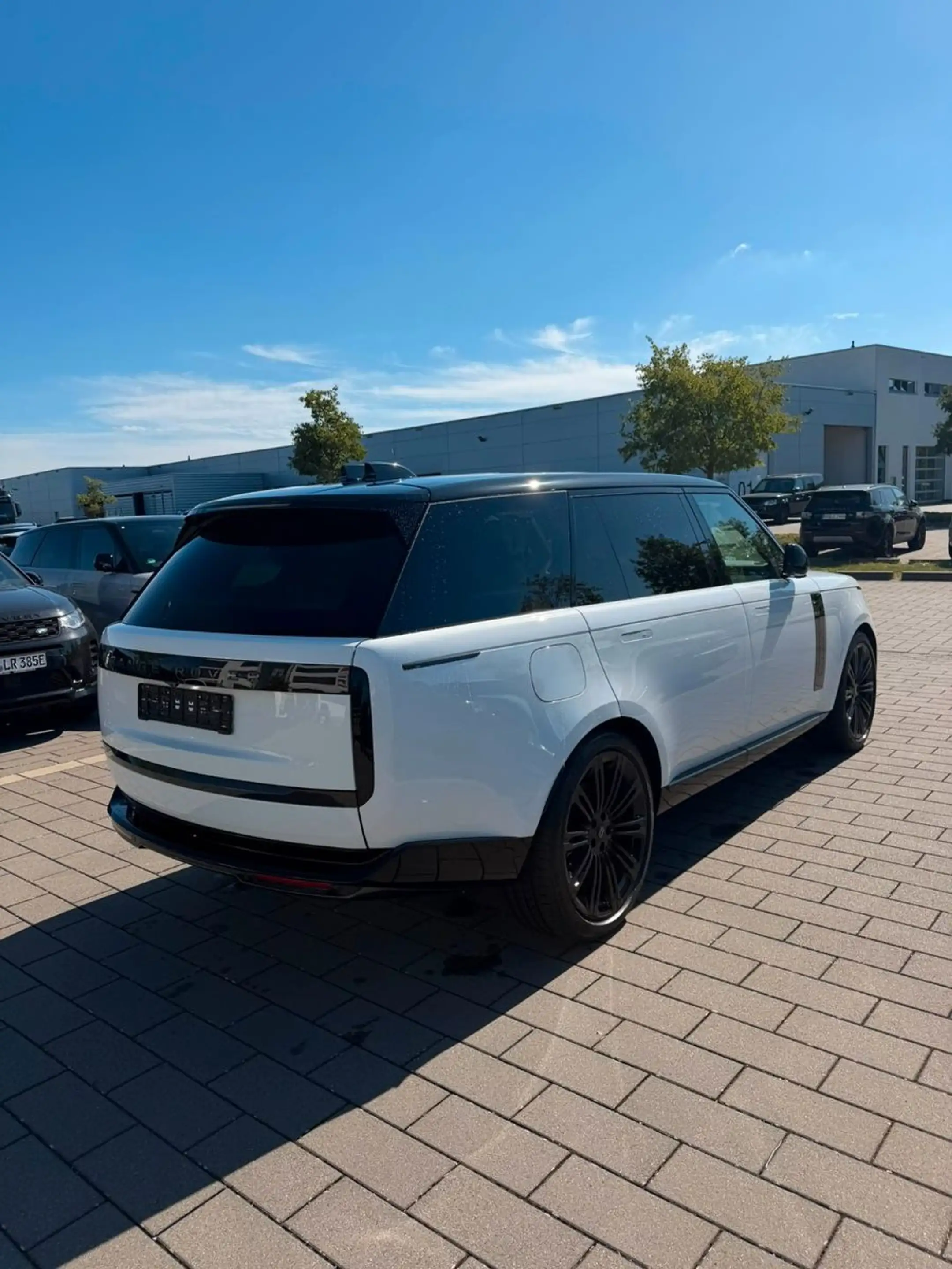 Land Rover Range Rover Autobiography LWB Pano 23" Model2027 — photo 3