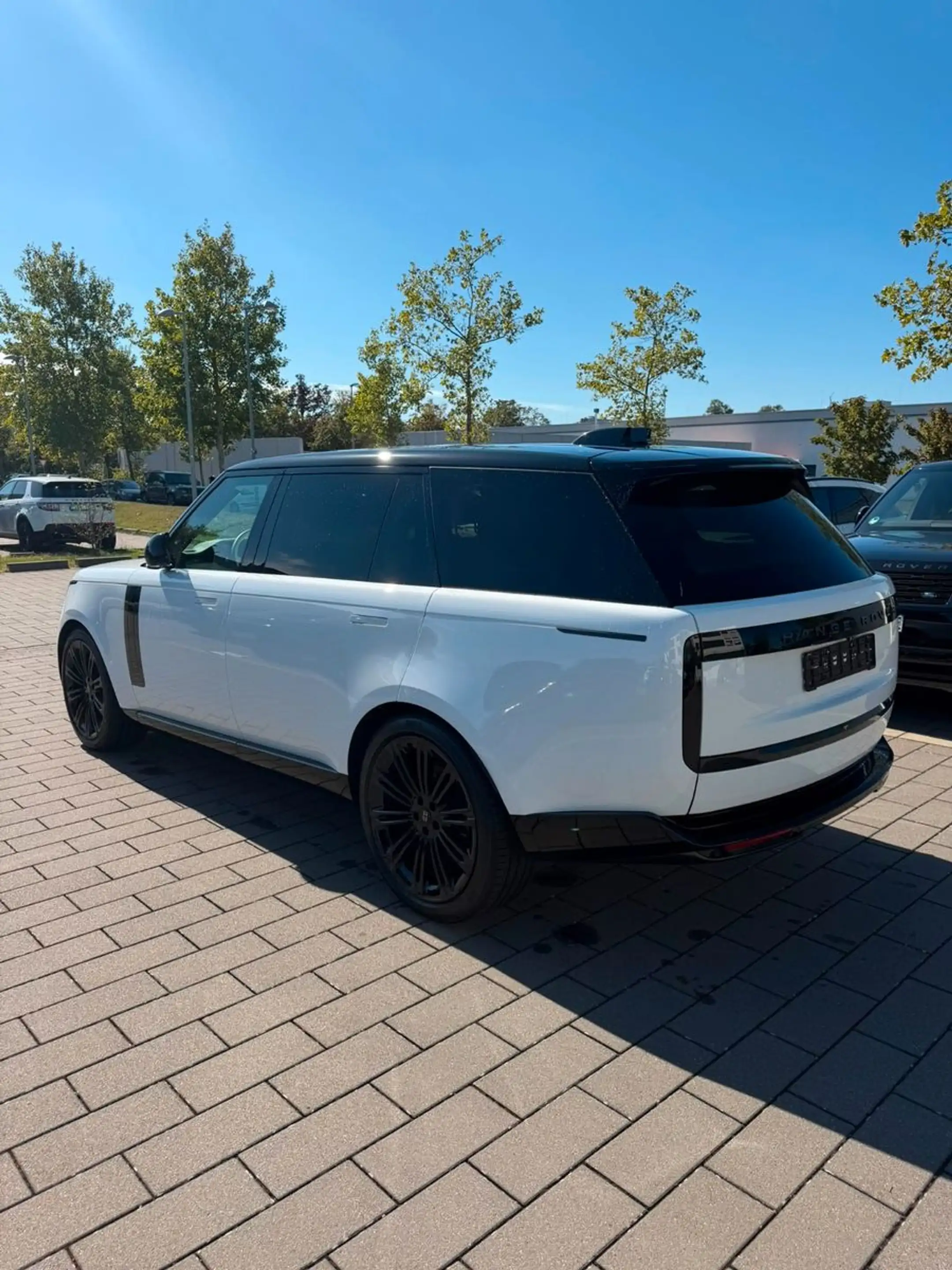 Land Rover Range Rover Autobiography LWB Pano 23" Model2027 — photo 4