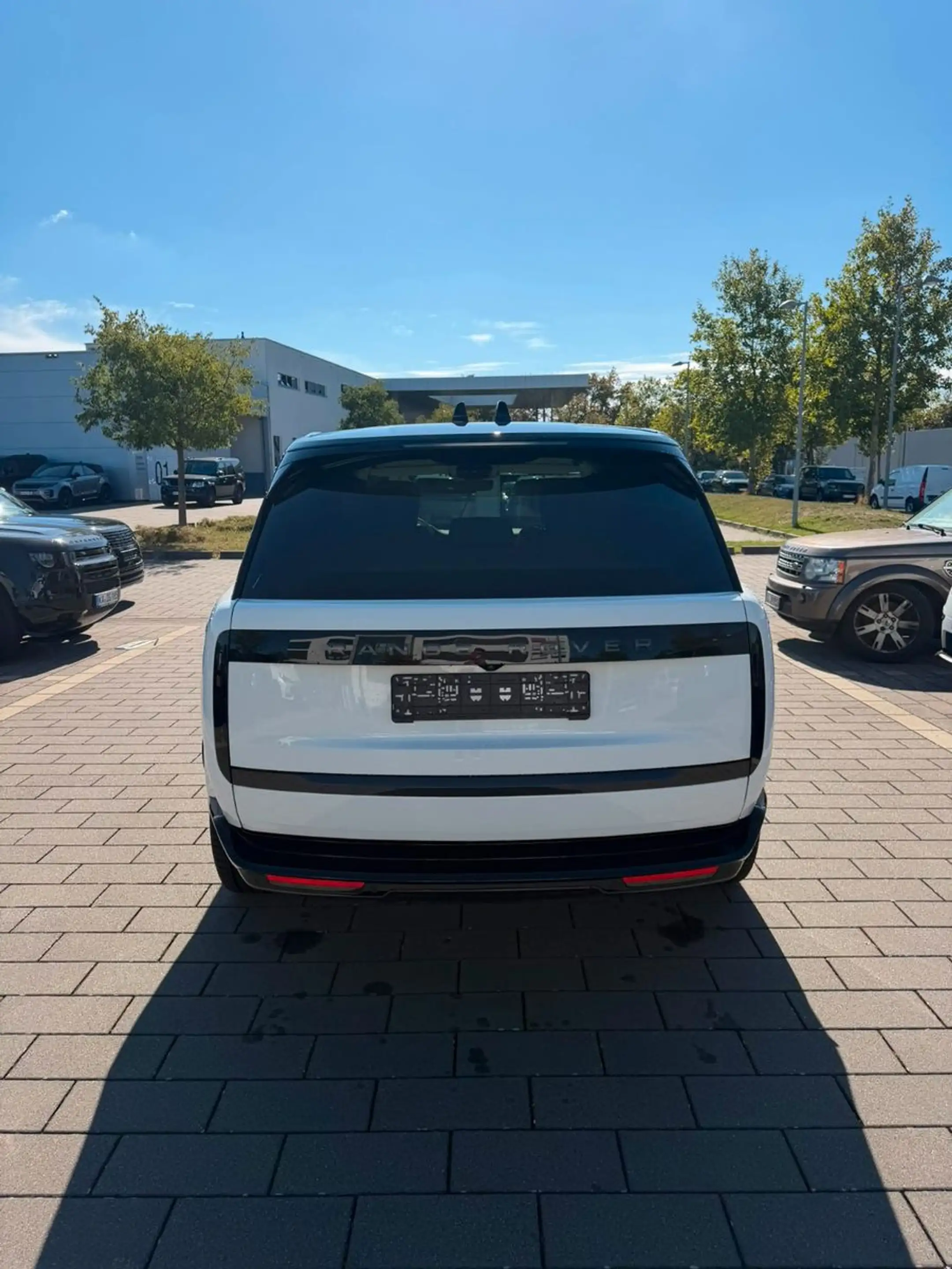Land Rover Range Rover Autobiography LWB Pano 23" Model2027 — photo 5