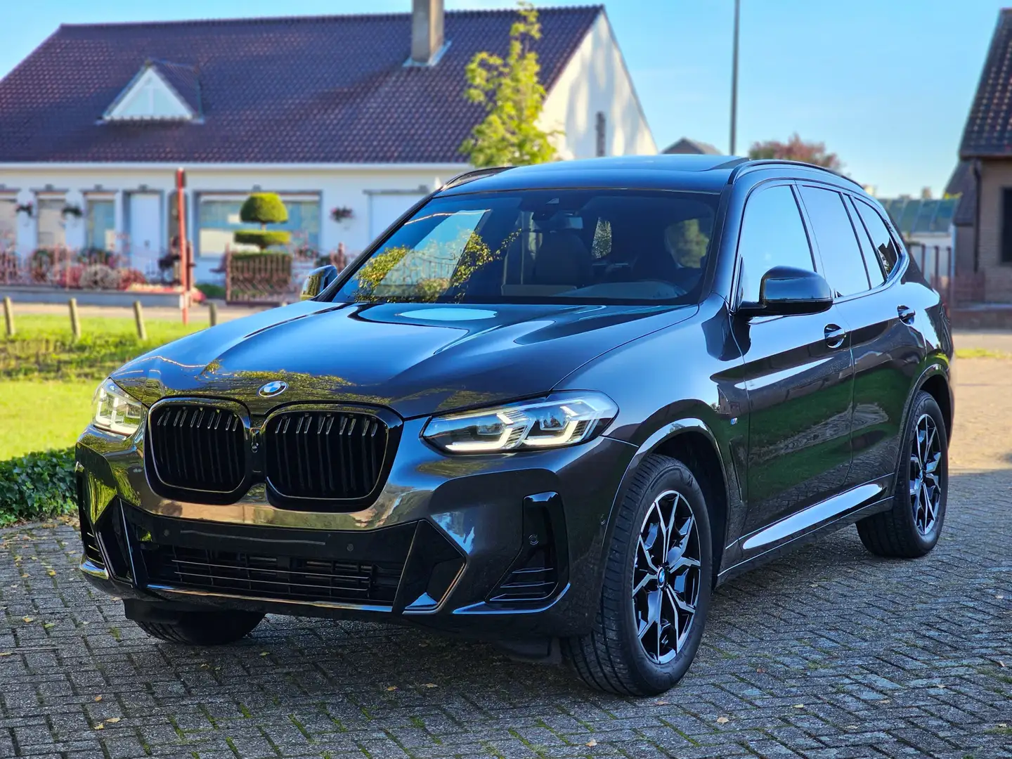 BMW X3 * M-Pack * sDrive18d Aut. * Pano * Full Option* Noir - 1