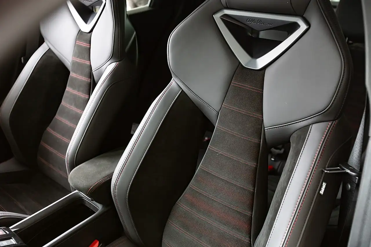 Alfa Romeo Junior 2024 — фото 13