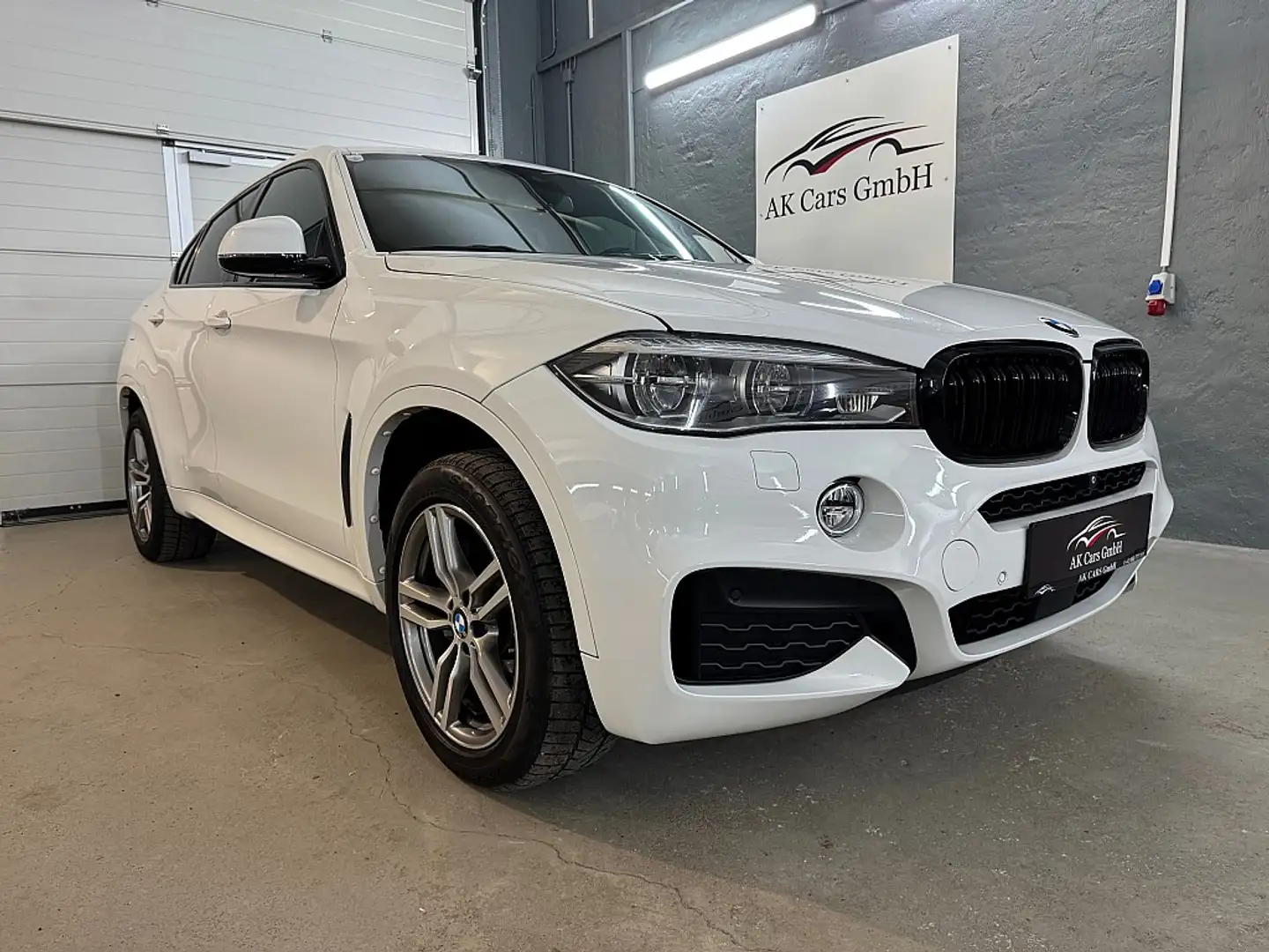 BMW X6 M 50d Sport Activity Coupé Österreich-Paket Aut.*... White - 1