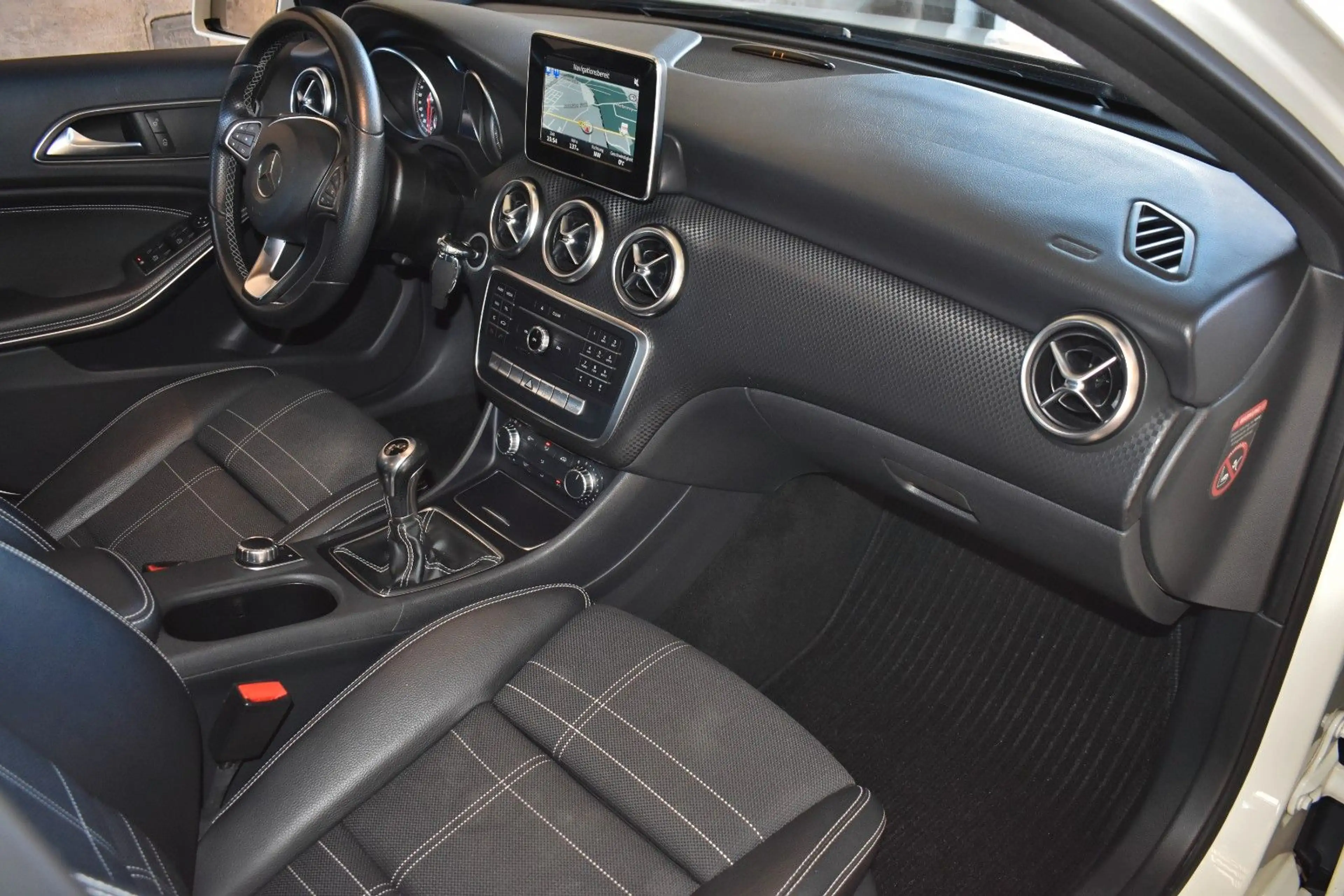Mercedes-Benz A 180 URBAN NAVI LED T-LEDER KLIMA PDC — photo 11