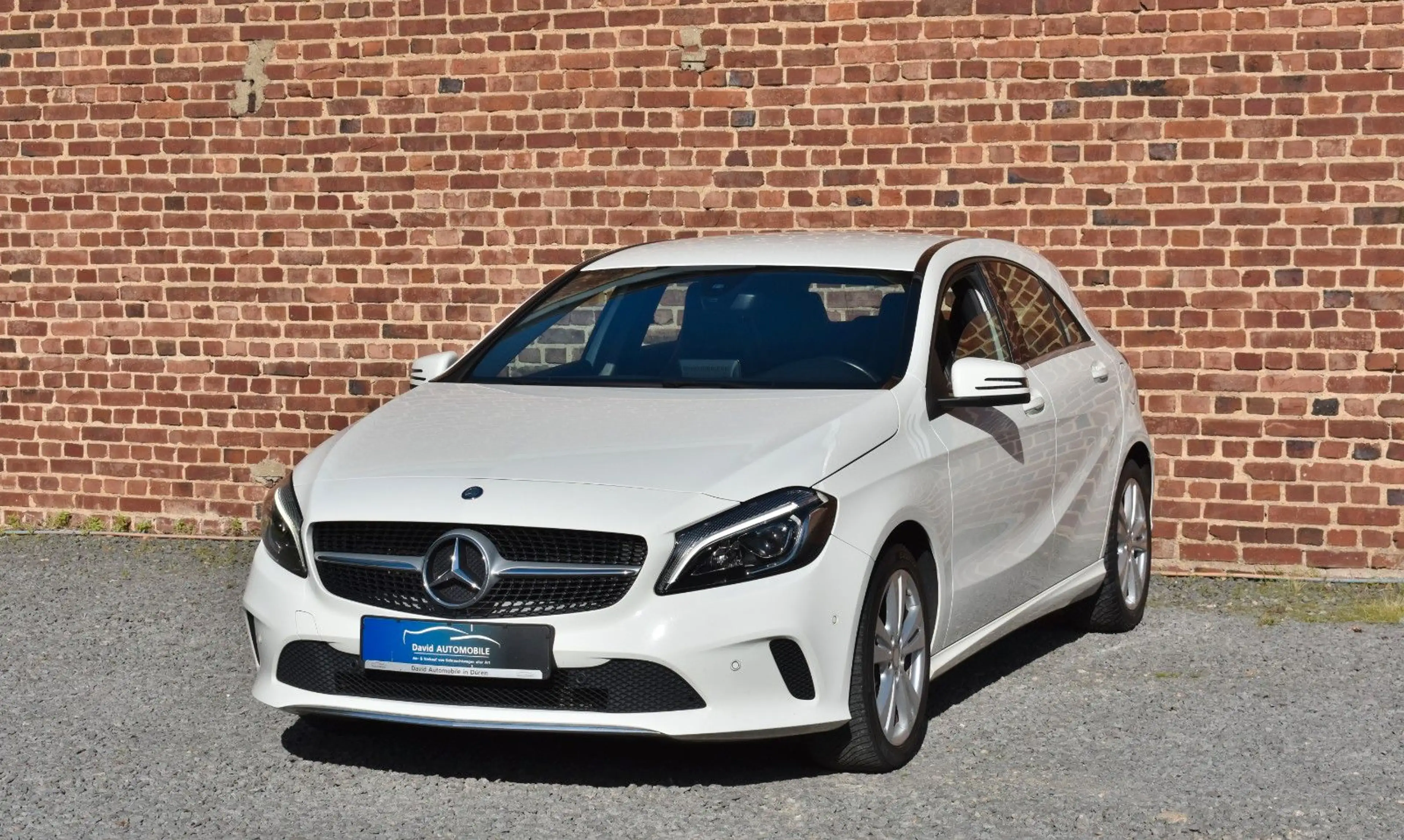 Mercedes-Benz A 180 URBAN NAVI LED T-LEDER KLIMA PDC