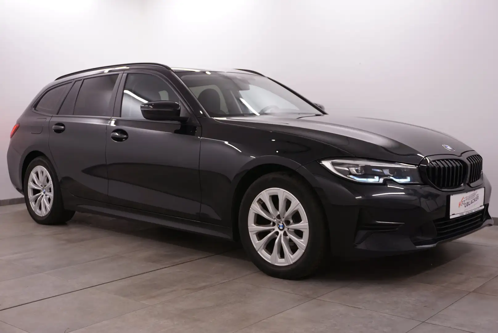 BMW 320 d Sport // Anhängervorr. // Ambientebeleuchtung Zwart - 1