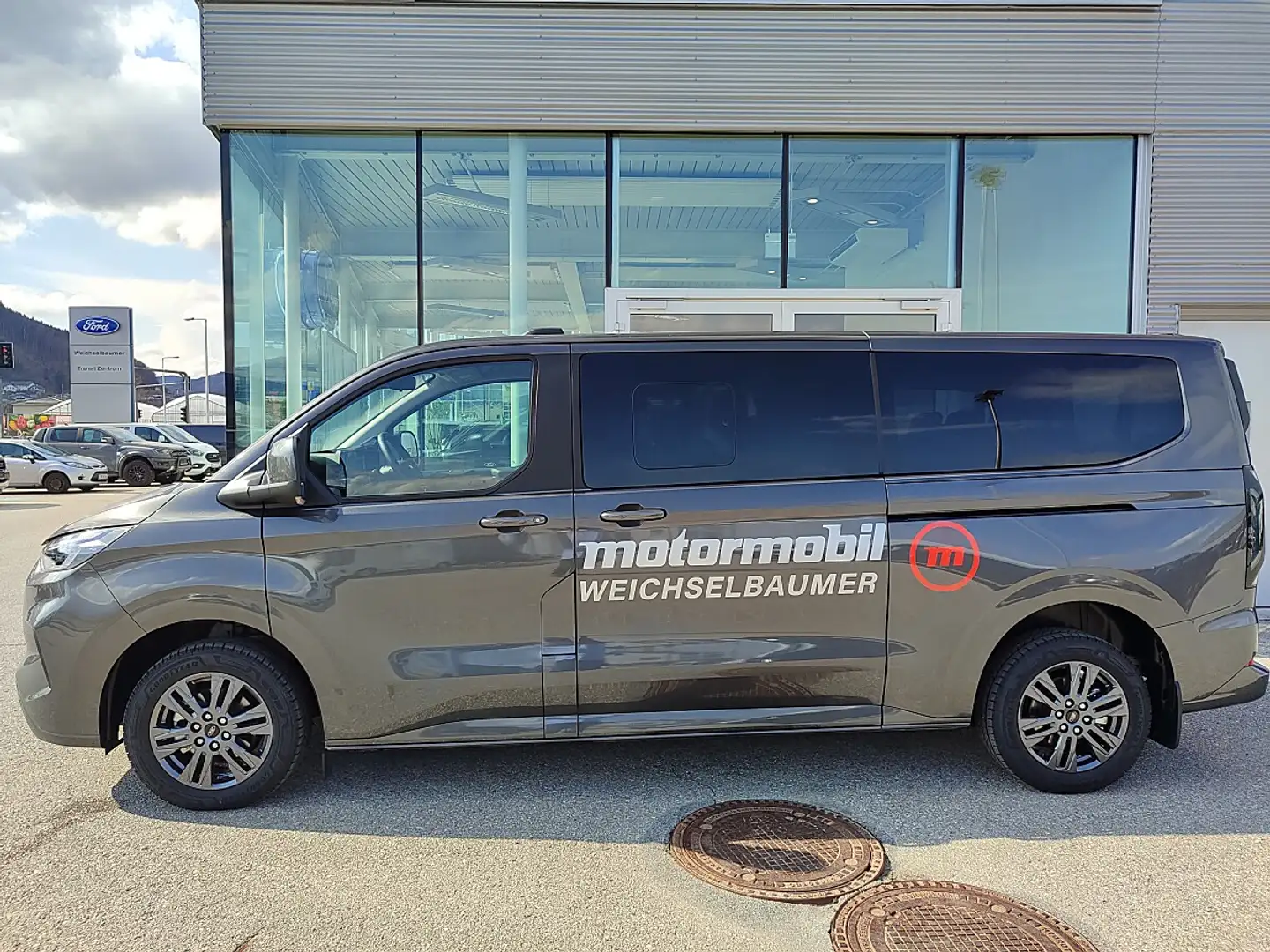 Ford Tourneo Custom Bus 2,0 EcoBlue 320 L2H1 FWD Titanium Grau - 2