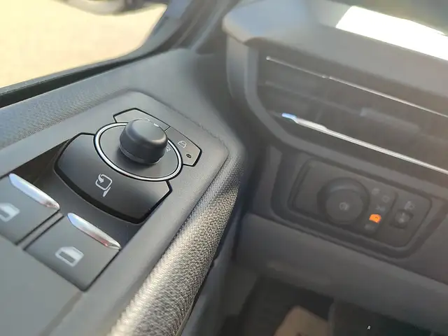 Ford Tourneo Custom Bus 2,0 EcoBlue 320 L2H1 FWD Titanium Ansicht 16