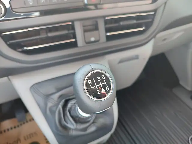 Ford Tourneo Custom Bus 2,0 EcoBlue 320 L2H1 FWD Titanium Ansicht 18