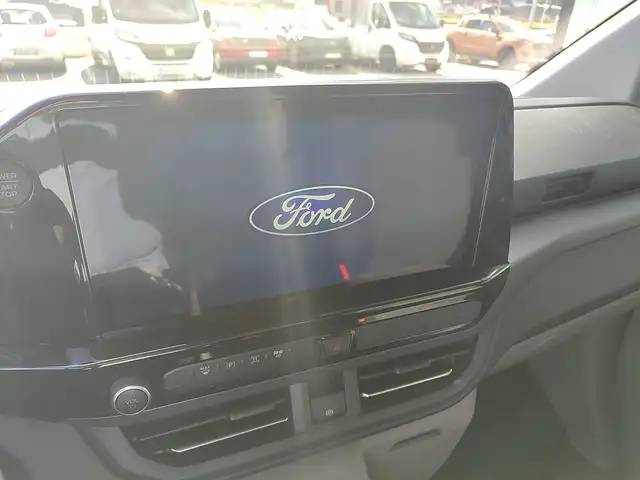 Ford Tourneo Custom Bus 2,0 EcoBlue 320 L2H1 FWD Titanium Ansicht 12