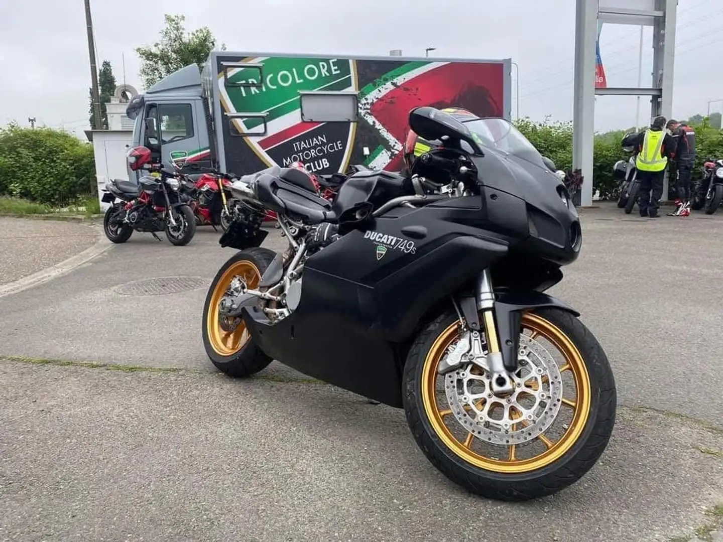 Ducati 749 - 1